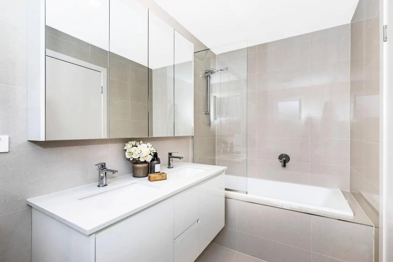 شقة Park Ave Retreat - 3 Carparks, Wifi, Bbq, King Bed بريزبين أستراليا