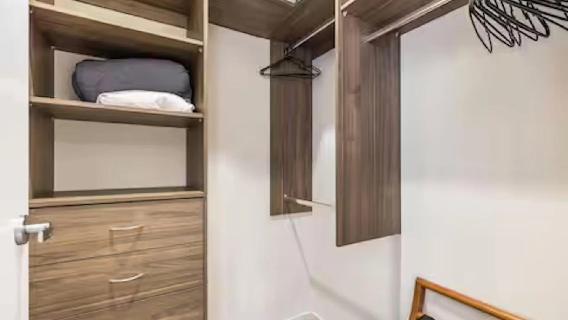 ブリスベンPark Ave Retreat - 3 Carparks, Wifi, Bbq, King Bedアパートメント アパート