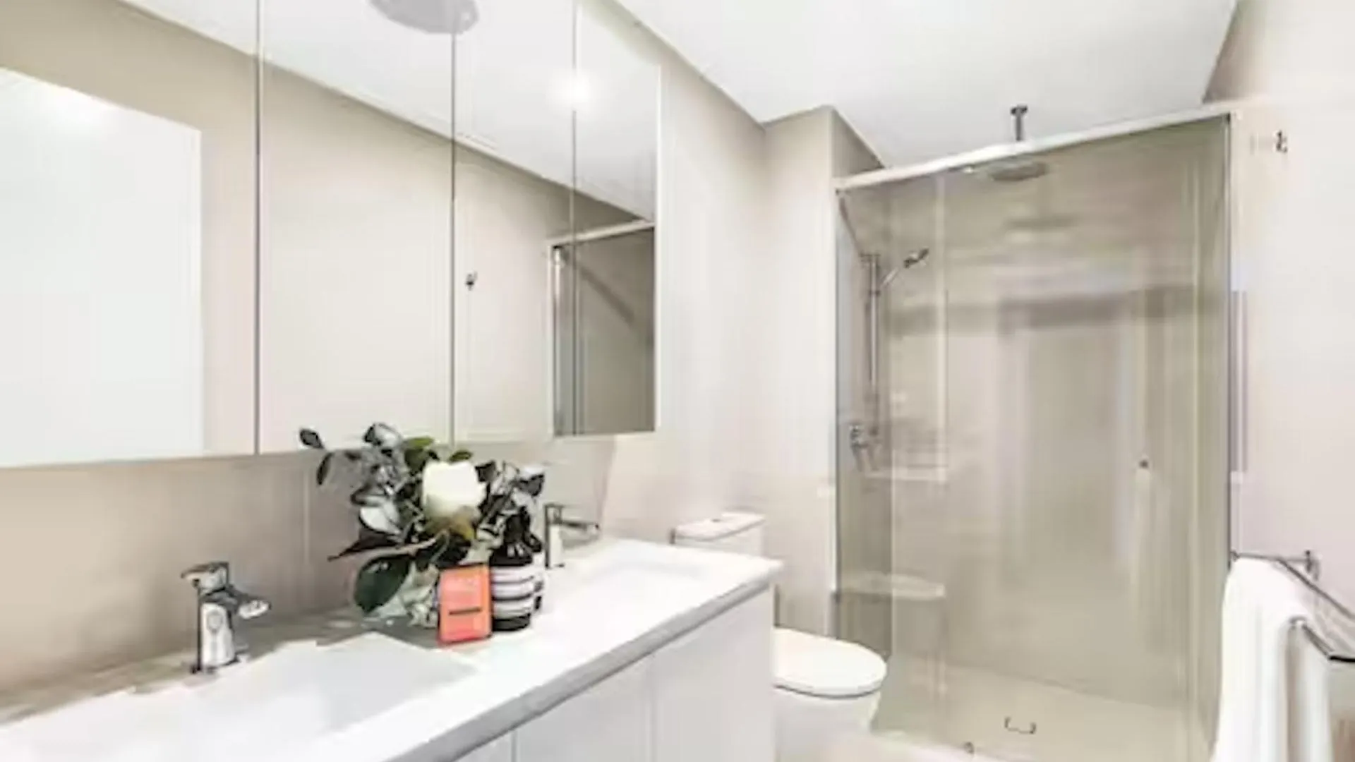 ブリスベンPark Ave Retreat - 3 Carparks, Wifi, Bbq, King Bedアパートメント 0*, ブリスベン
